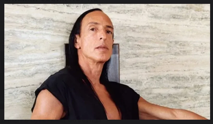 Пожилой модельер решил продавать снимки своих ног на OnlyFans